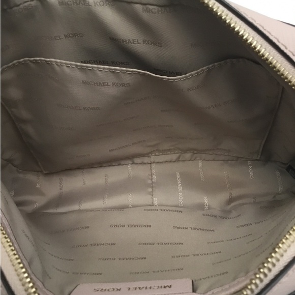 Michael Kors Pink Crossbody Bag with Gold Chain - Picture 13 of 16